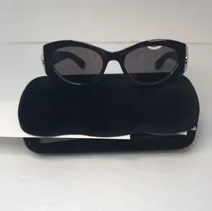 ?Original GG1401S Nothing says style like a pair of Gucci. Eclectic, romantic, Gucci | Accessories | Original Gg41s Nothing Says Style Like  main image 3